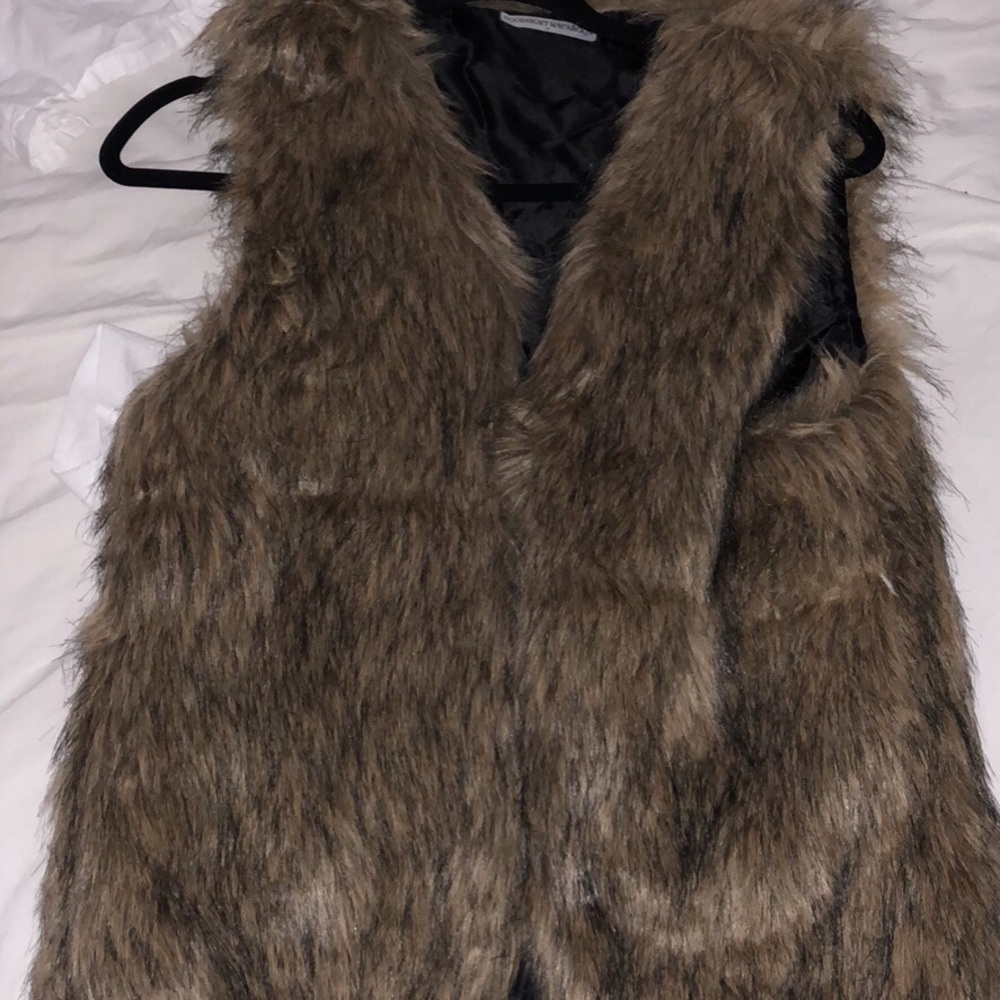 ❤️SOLD❤️❤️Faux fur vest